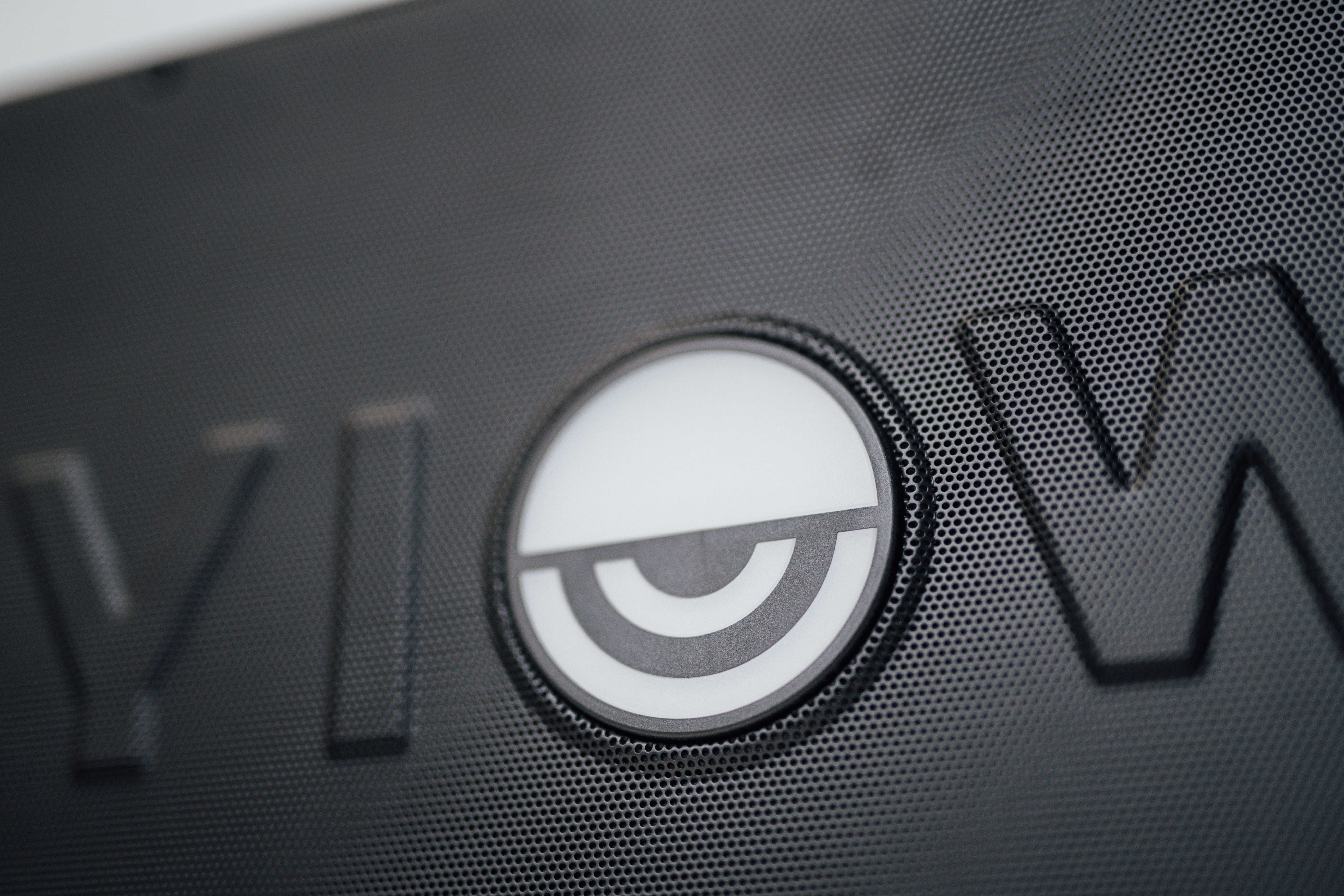 Lyiew悬浮歌词蓝牙音箱:让您听觉视觉都震撼