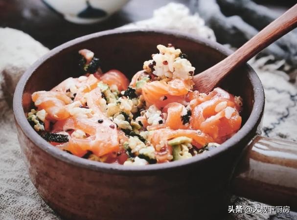 韩国正宗三文鱼拌饭,教你做家庭版三文鱼饭