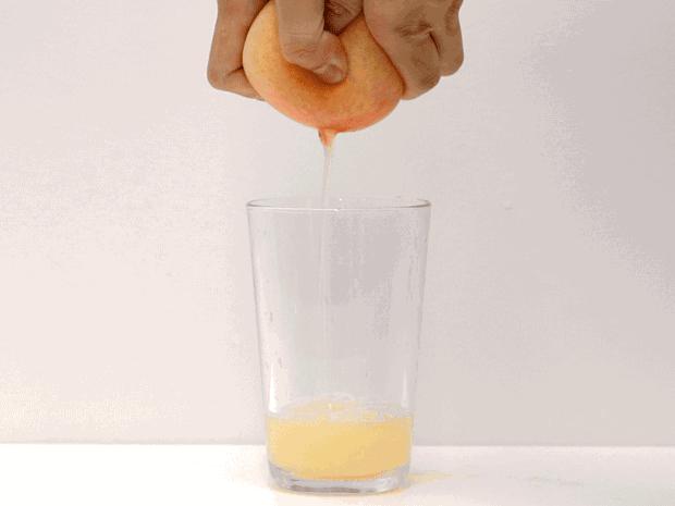 一桃难求!水蜜桃还可以吸着吃?一只能卖80元