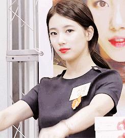 睫毛夹一下就掉了,睫毛夹一会就塌了