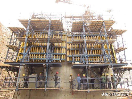 四天盖一层中国首创空中造楼机,中国独创空中造楼机