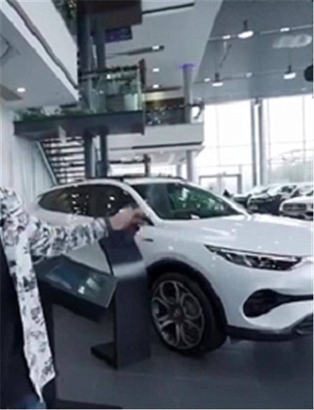 奔驰现车最多的4s店,亚洲最大奔驰4s店