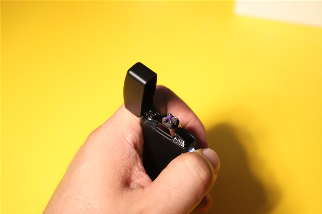 小米有品悬浮感应打火机,小米有品极蜂手电筒能当充电宝吗