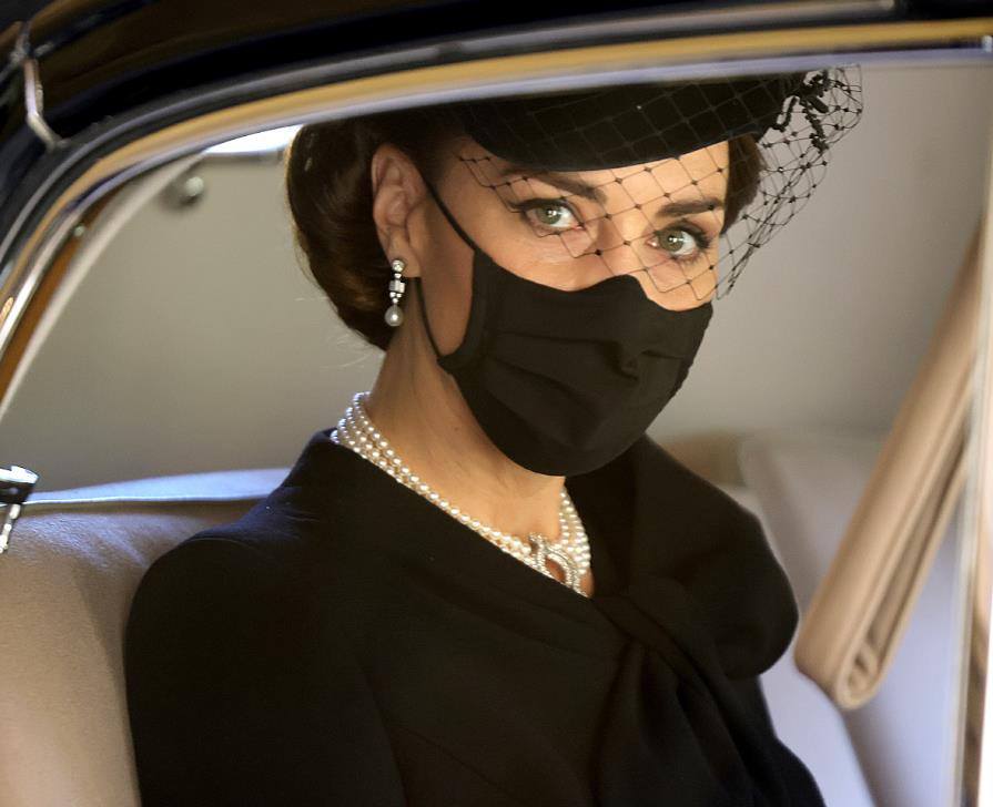 凯特加冕礼项链,凯特红毯造型效果图