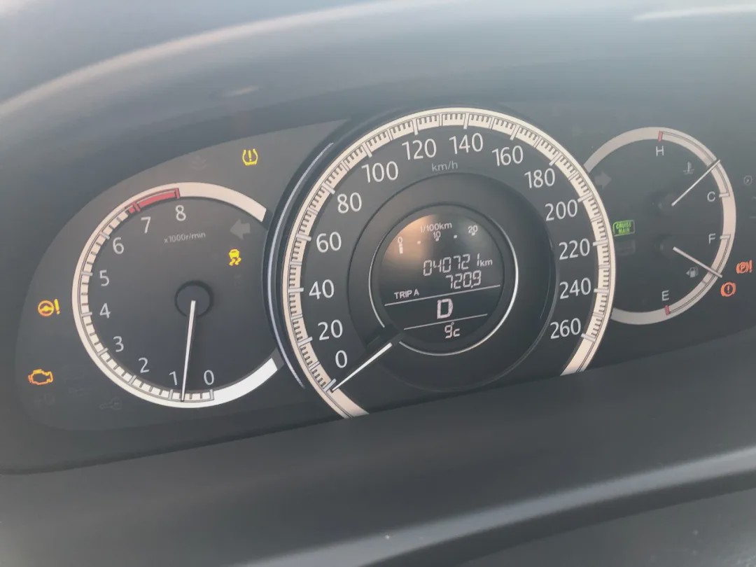 被4s店忽悠了更换了电瓶,汽车电瓶你不知道的秘密