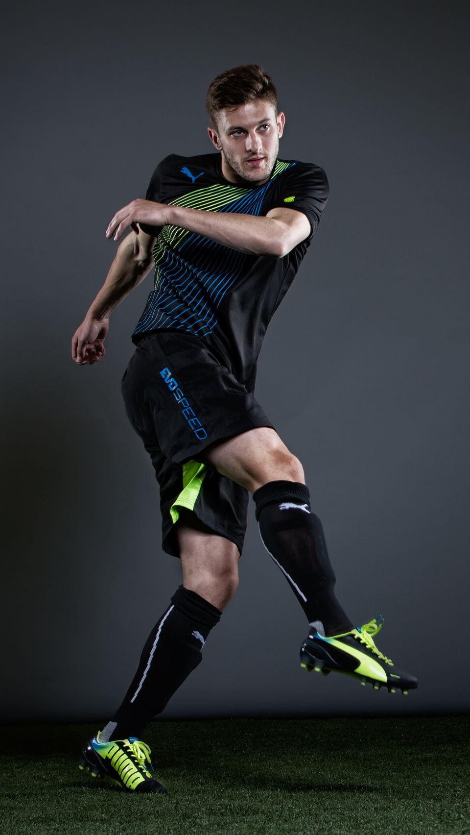 国足胜利的壁纸,国足足球横屏壁纸