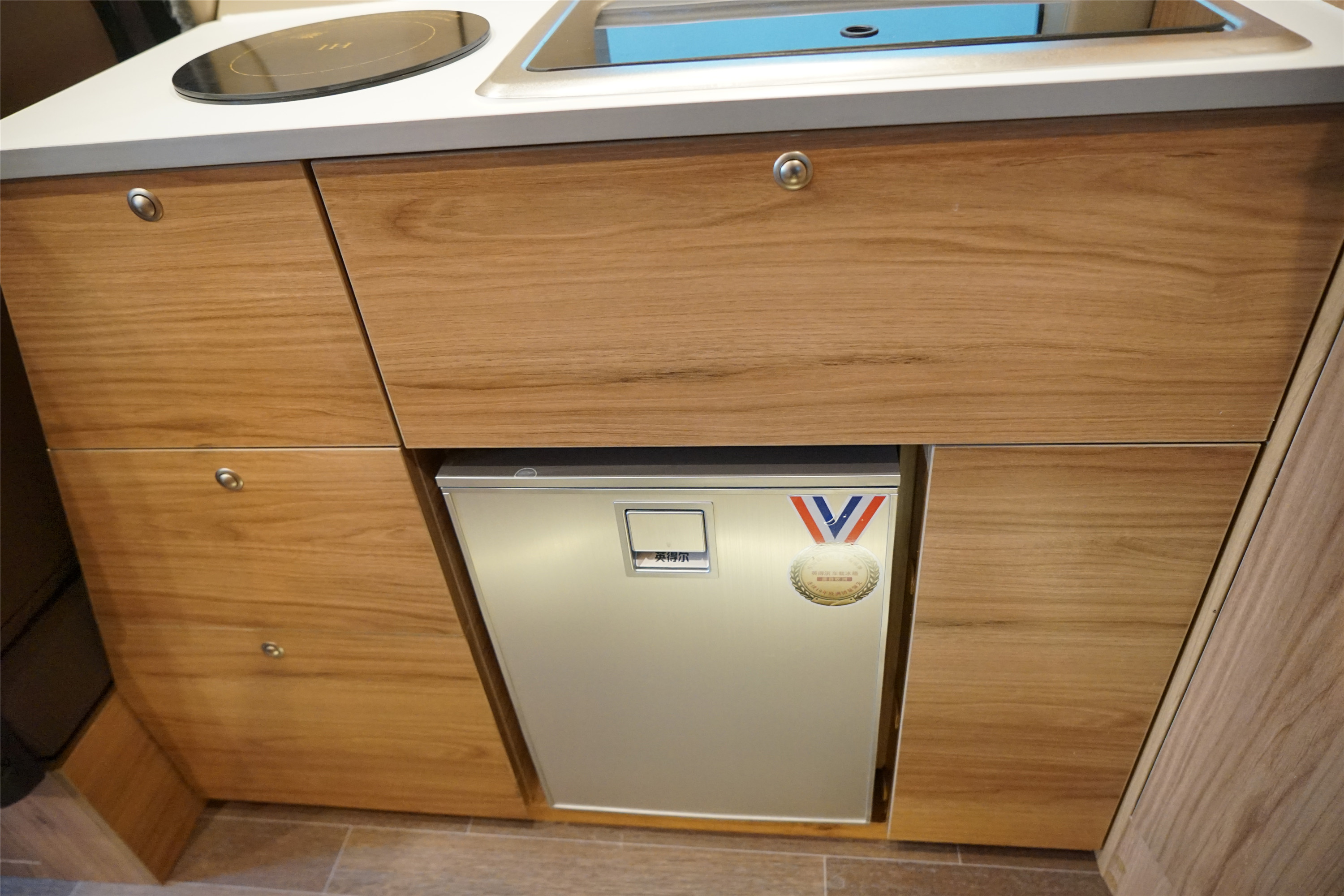 上汽大通maxus旅行家v90房车,房车大全大通v90