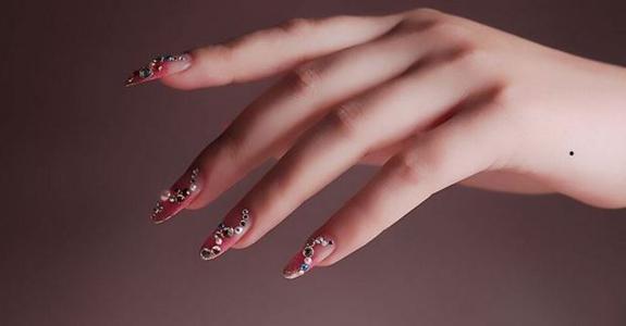 身上的痣可以用手抠吗？这3个部位的痣，乱抠或将出现“病变”