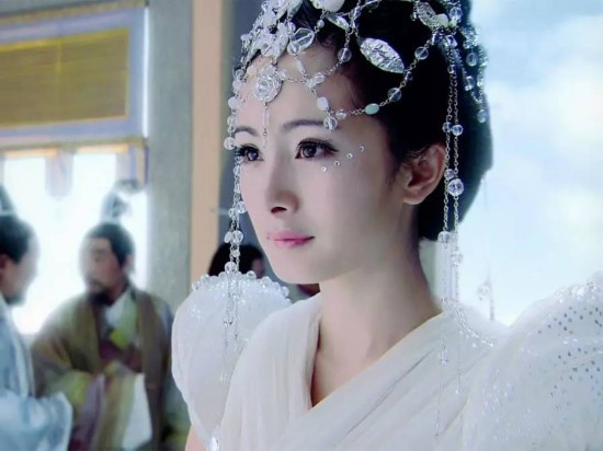 杨幂被爆整容过度?疑似被故意诋毁