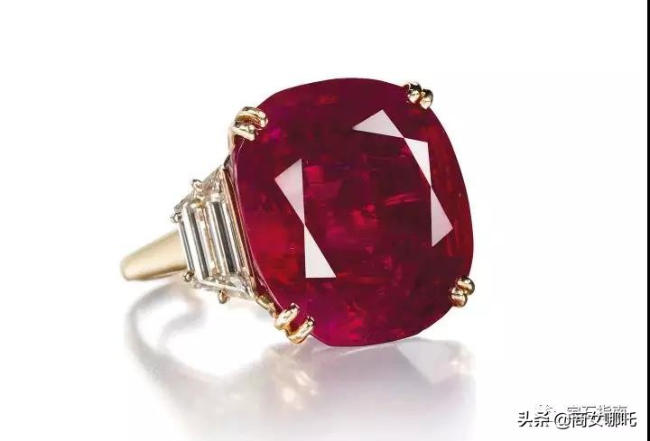 天然翡翠项链拍出2.14港元,香港翡翠4888克拉项链拍卖