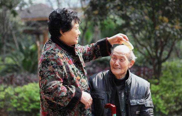 高血脂应该吃什么食物来控制血脂,血脂偏高吃米饭好还是吃面条好