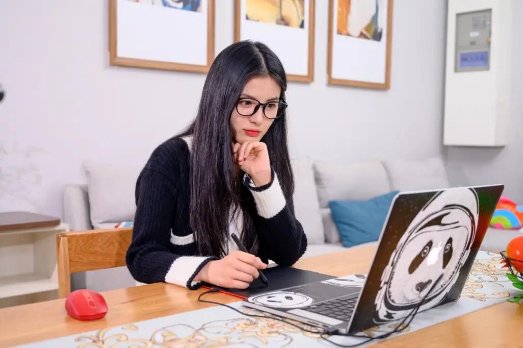 数位板wacom绘画软件,wacom手绘屏和平板画画哪个更好