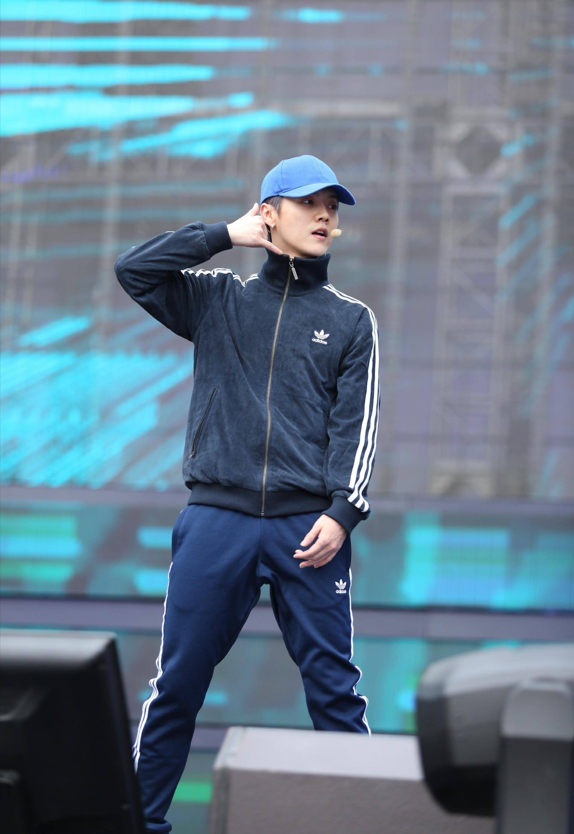 鹿晗颜值混剪卡点视频,鹿晗侧颜杀尽显时尚穿搭