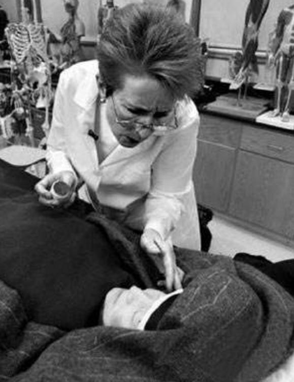 法国“圣女”死亡140年，仍是“不朽之身”，专家：真实睡美人