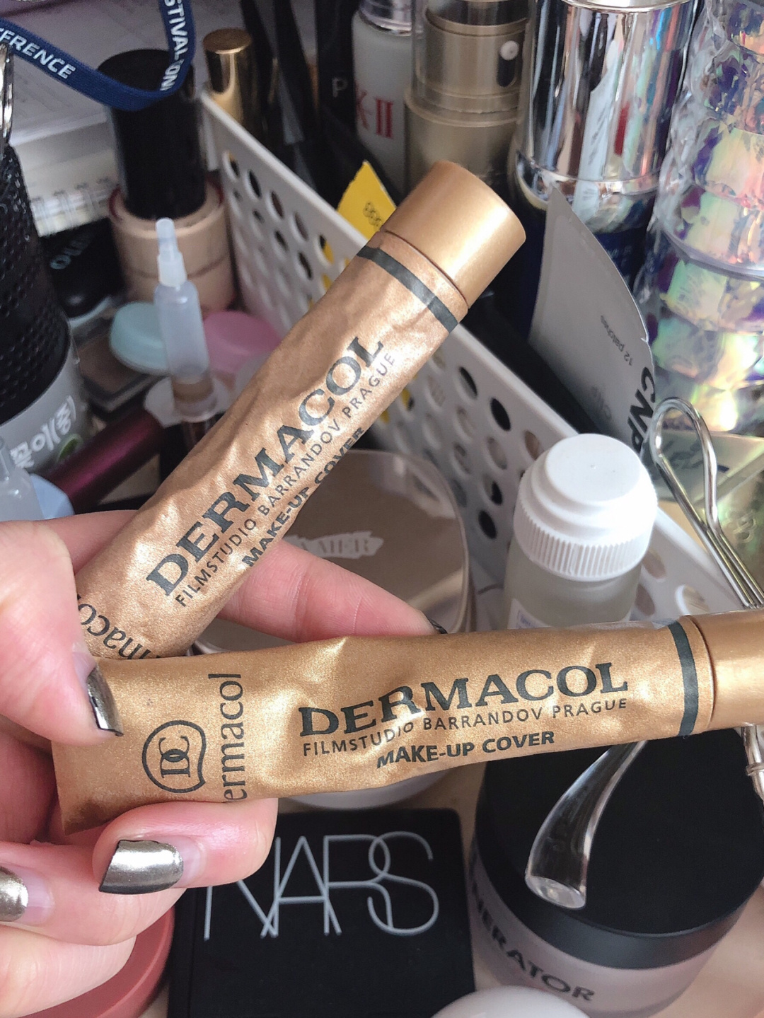 黛玛蔻遮瑕膏真的能遮纹身吗,黛玛蔻小金管遮瑕膏遮纹身好用吗