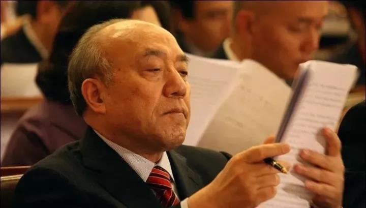 鲁冠球的传奇人生视频,简单描述鲁冠球的创业案例