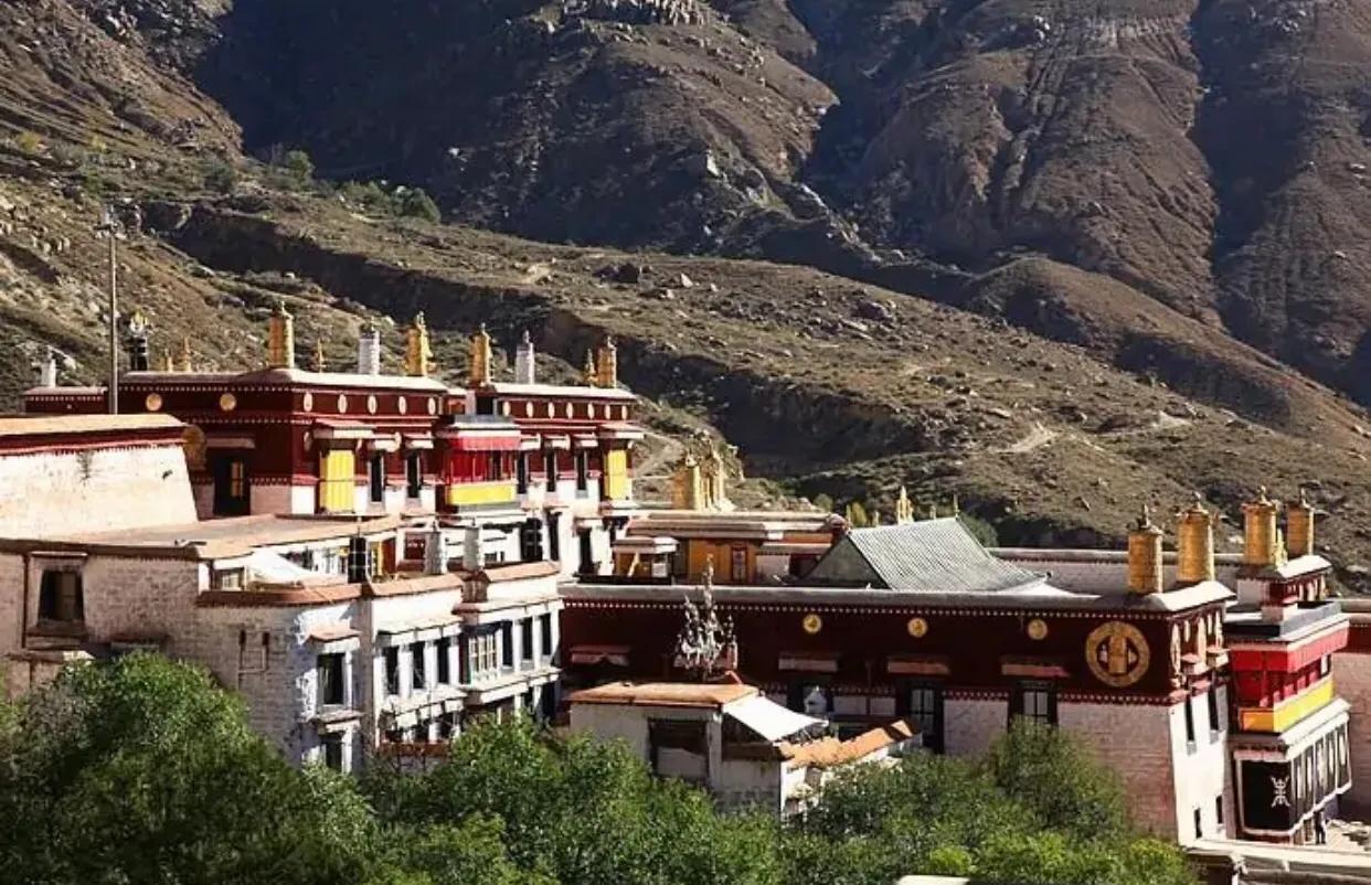 藏族的风俗习惯作文,藏族的风俗简介