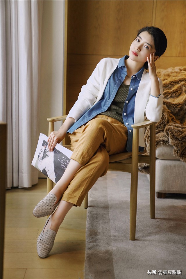 秋冬叠穿白衬衫怎么搭裤子,衬衫怎么穿两件