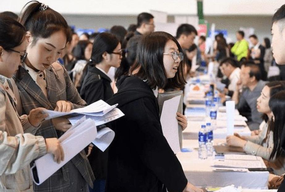 宁愿两三千坐办公室也不进厂,宁愿当苦力也不坐办公室