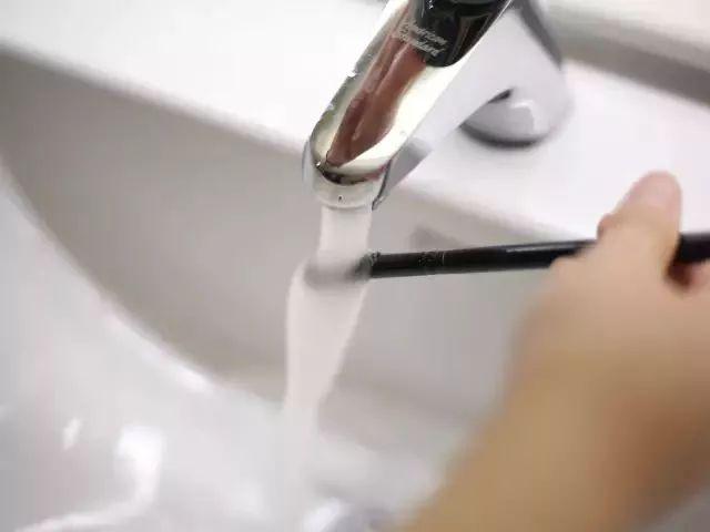 美妆蛋怎么清洗比马桶还脏,超方便省钱的美妆蛋清洗方法