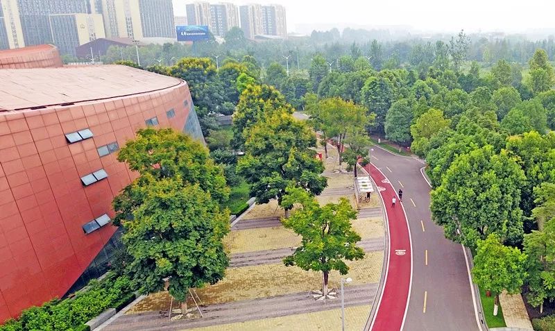 成都绿道被隔开,成都被3条路包围的楼盘