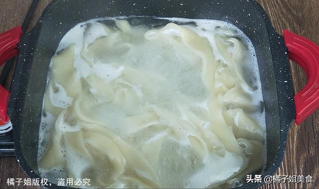 大厨教你一招做面条,半斤面粉面条怎么做有劲道