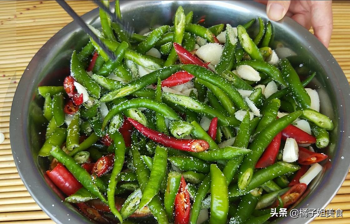 酸甜辣椒腌制方法最简单的,腌制整个辣椒10斤辣椒放多少盐