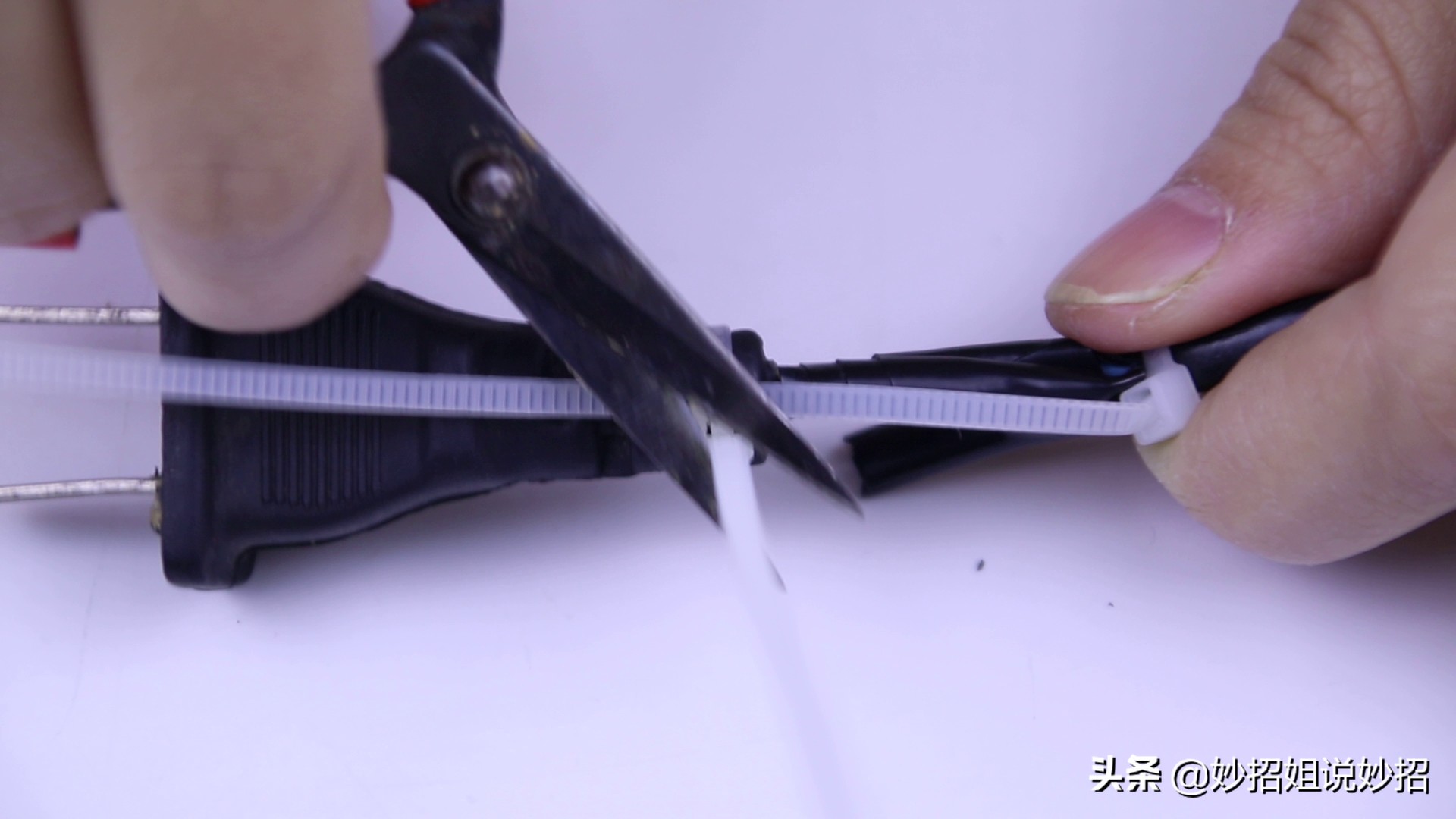 电源线插头根部怎么防止断裂,电线插头如何修理