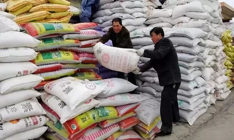 肥料结块是起反应吗,肥料结块属于质量问题吗