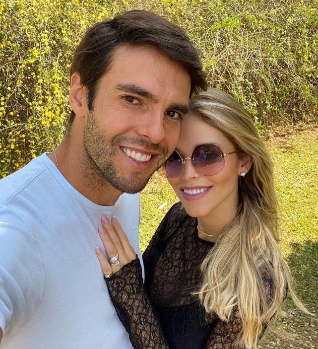 卡卡和梅西现在关系,卡卡和前妻恩爱视频