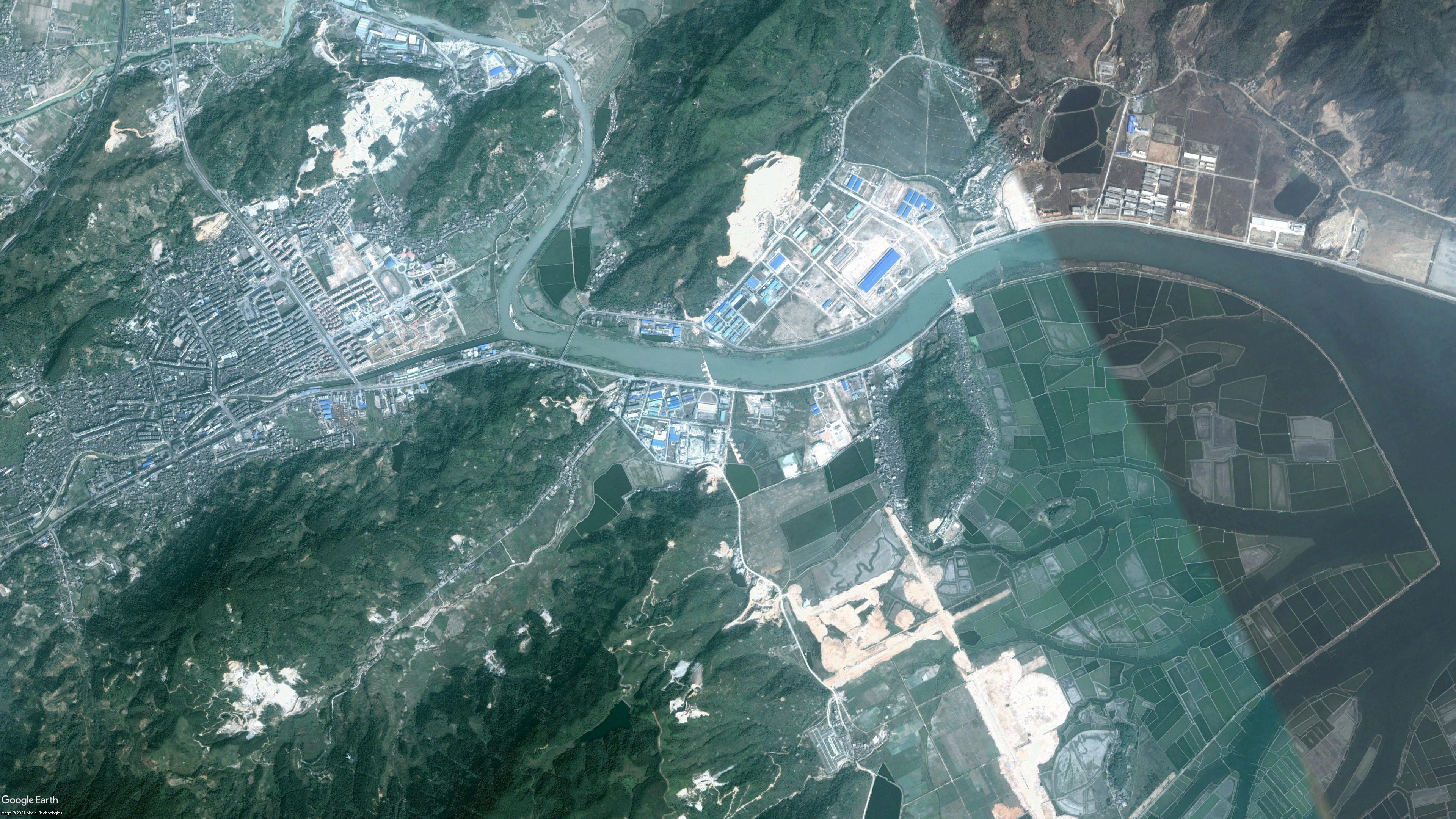 罗源这个小区的面积比城市还要大海景及高铁傍身却依旧空空荡荡