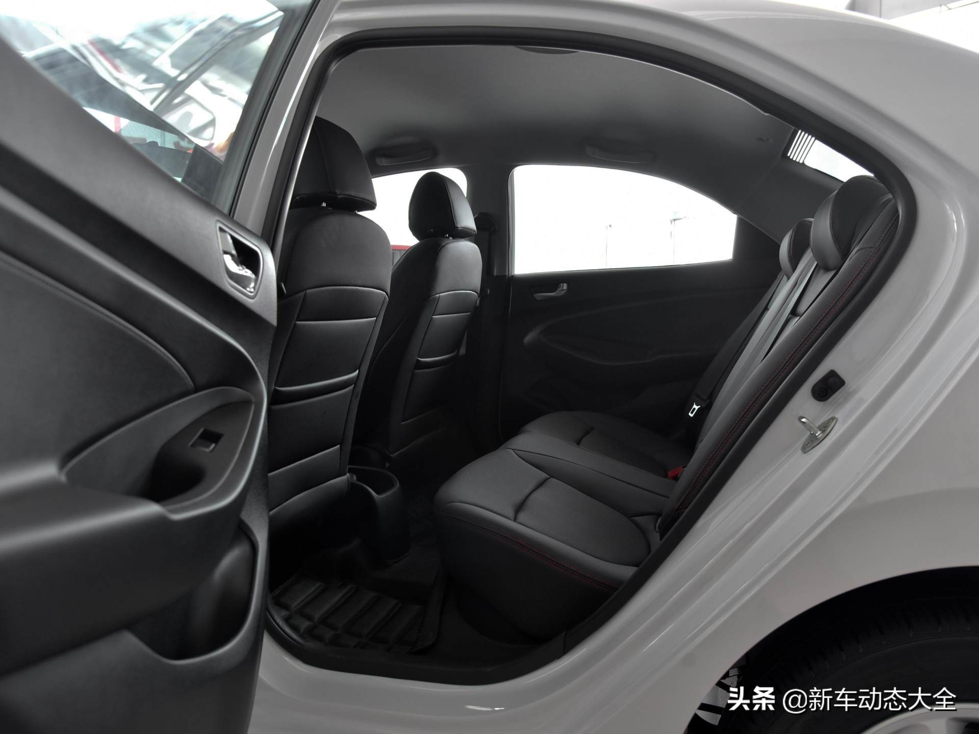 便宜油耗低性价比高的车,便宜又好停车的车