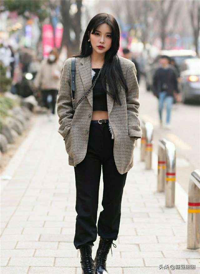 韩国女人穿衣街拍,韩国街拍秋季女生穿搭潮
