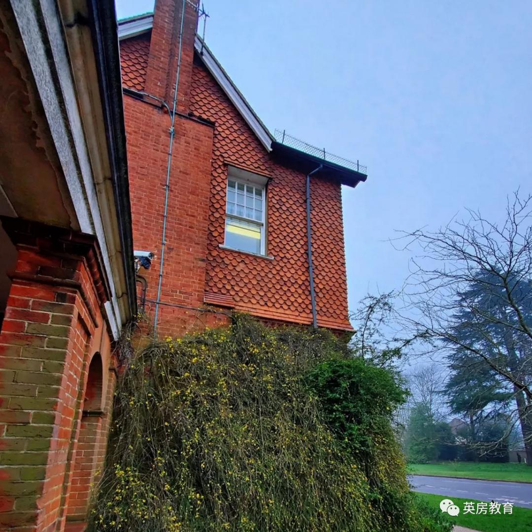 哈利波特学校在英国哪里,有哈利波特学院吗