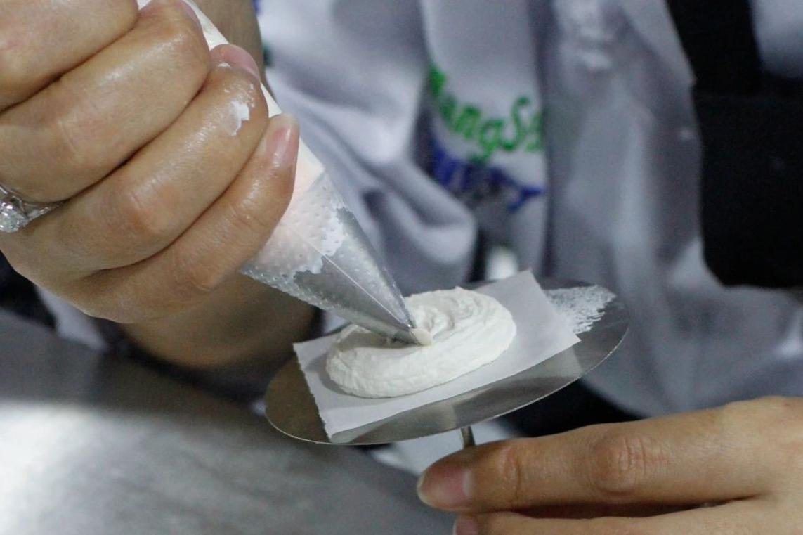 韩式裱花和豆沙裱花学哪个比较好,豆沙裱花和奶油霜裱花的区别