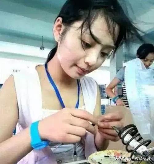 富士康打工妹第一次晚上加班,富士康打工妹为什么喜欢上夜班