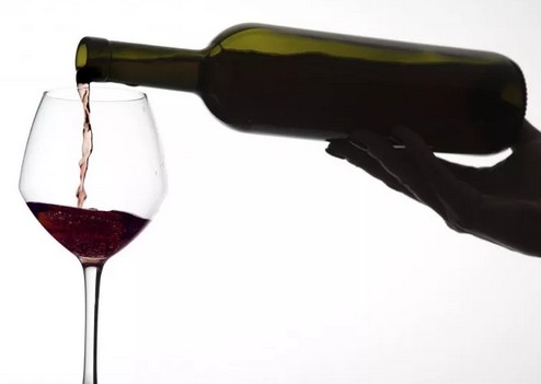 红酒如何快速出酒,教你懂红酒之品酒的3步骤