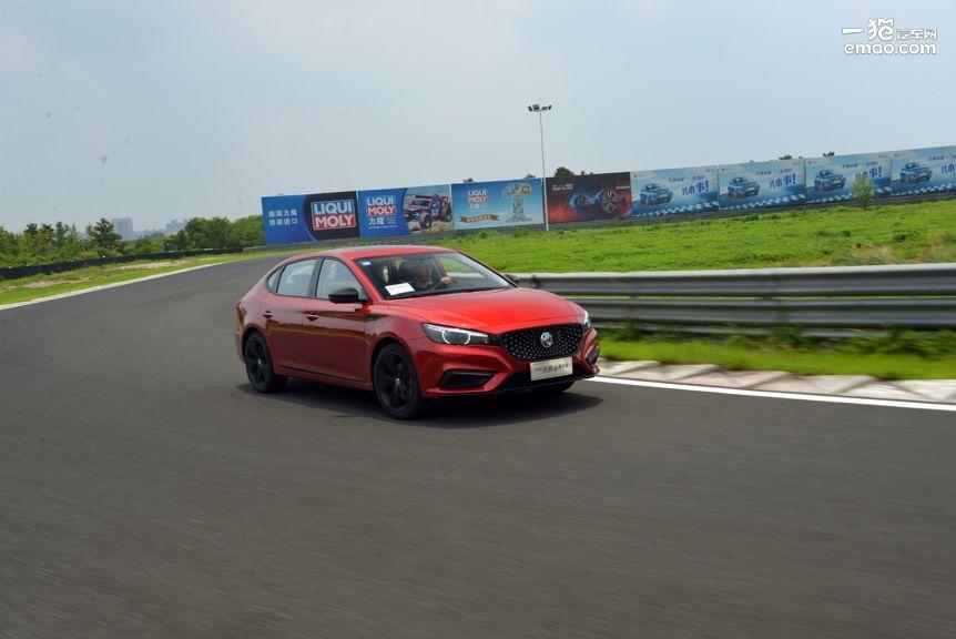 名爵6手动高铁版测试,试驾新名爵6见证6秒破百