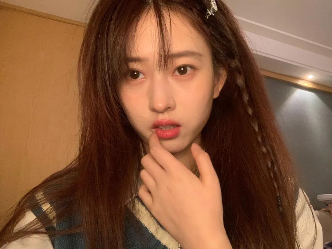 妈妈报警、六六道歉、资本弃子,到底谁令吴亦凡一步步跌落神坛?