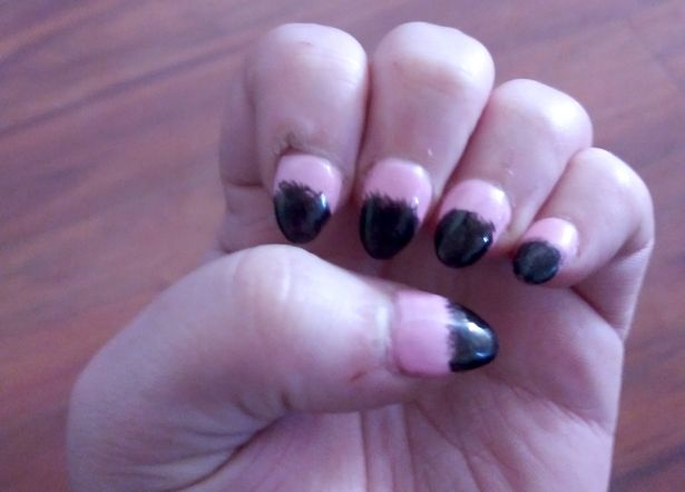 美国白领花45美元做豪华黑指甲，但最后看起来却像“狗乳头”