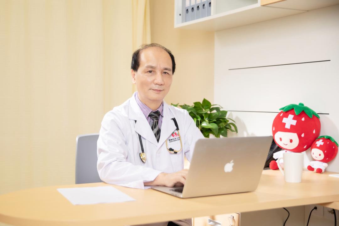 宝宝腹部有小鼓包是便便吗,小孩腹部鼓包图片