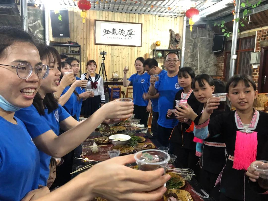 这帮人五一用爱心启航，一起为广西凌云大山的孩子点燃艺术之梦！