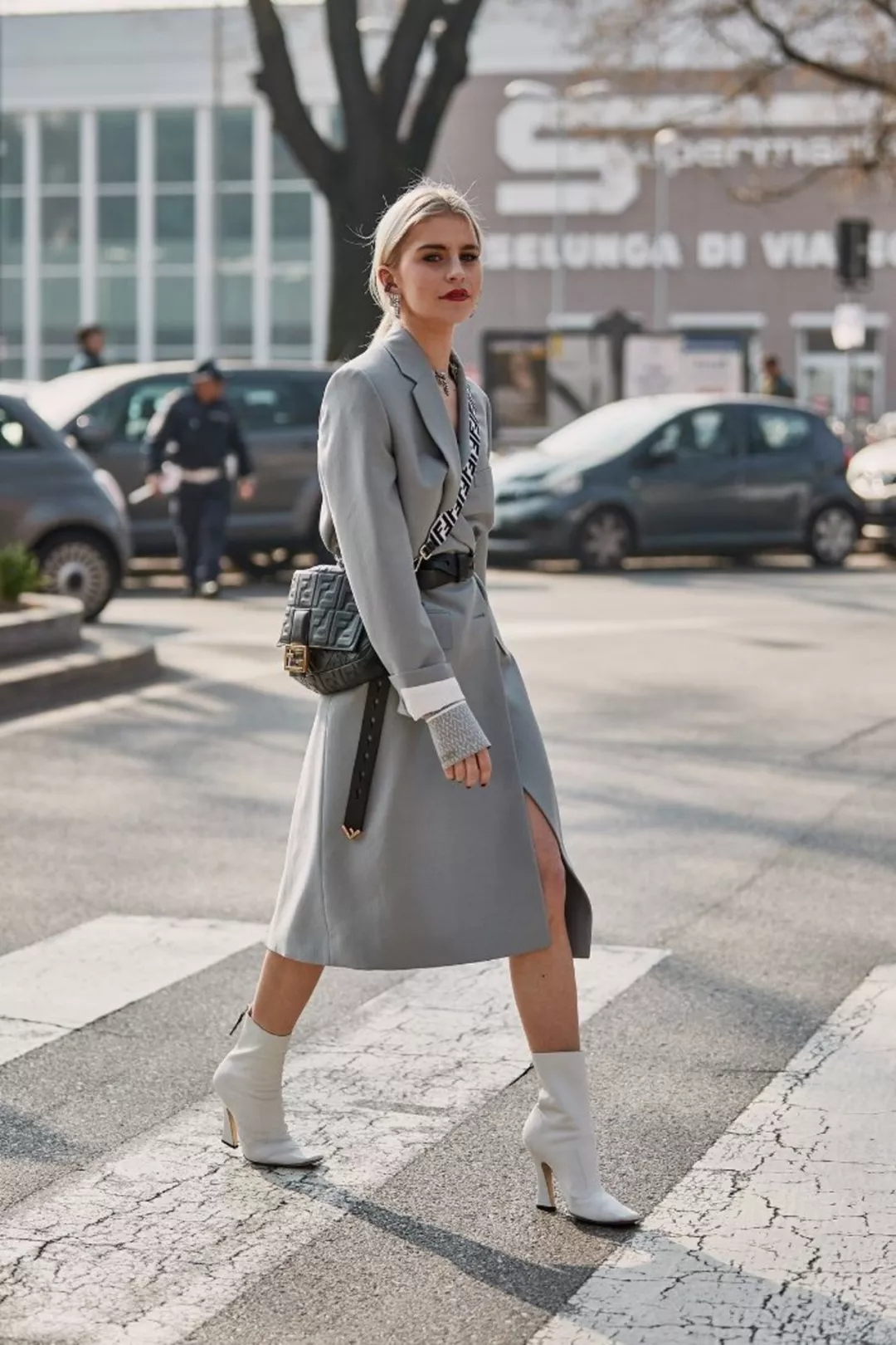 今年的风衣这样穿才够时髦,风衣旧了怎么翻新