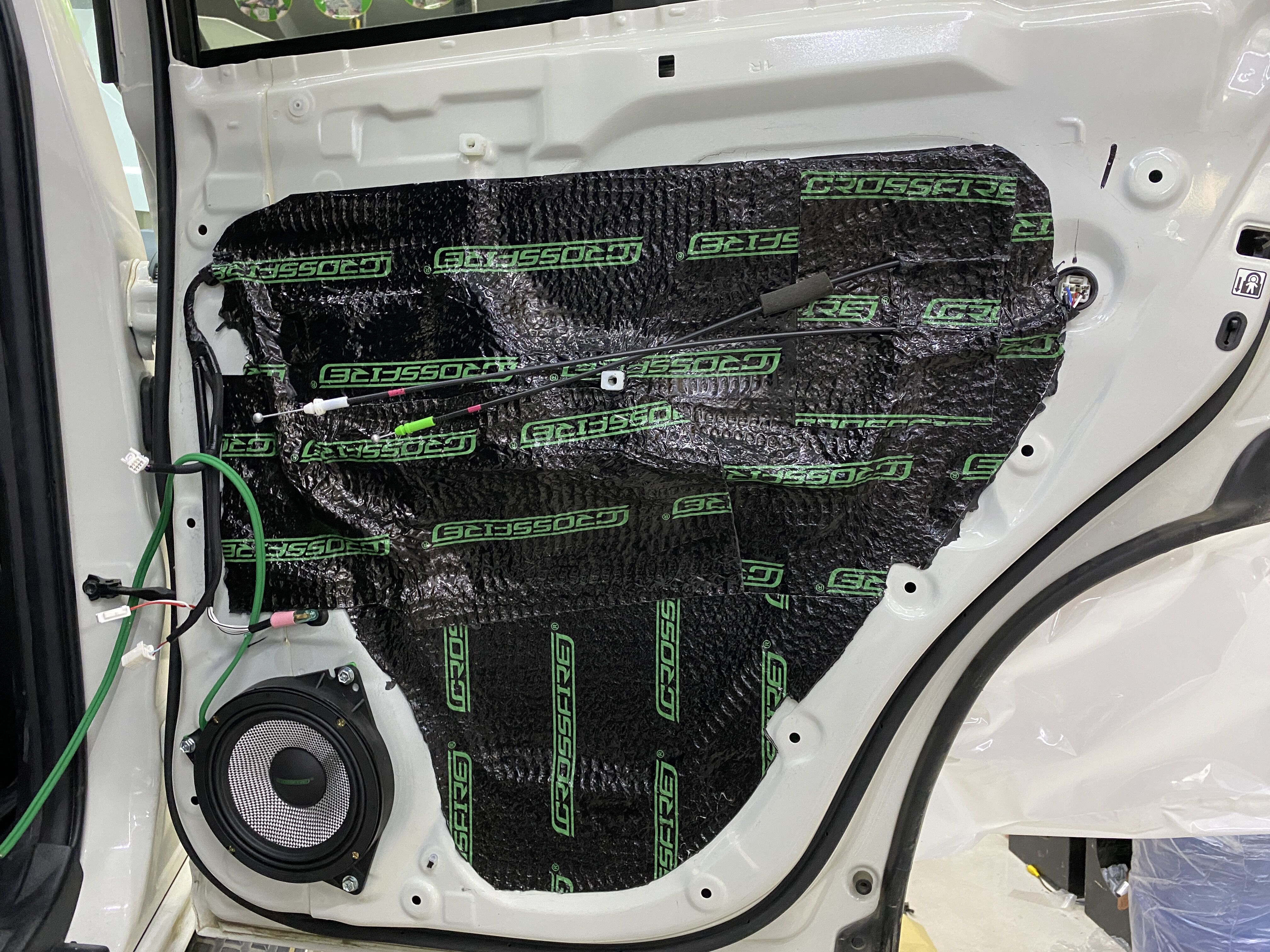 保定丰田霸道丹拿音响改装效果图,临沂霸道汽车音响改装