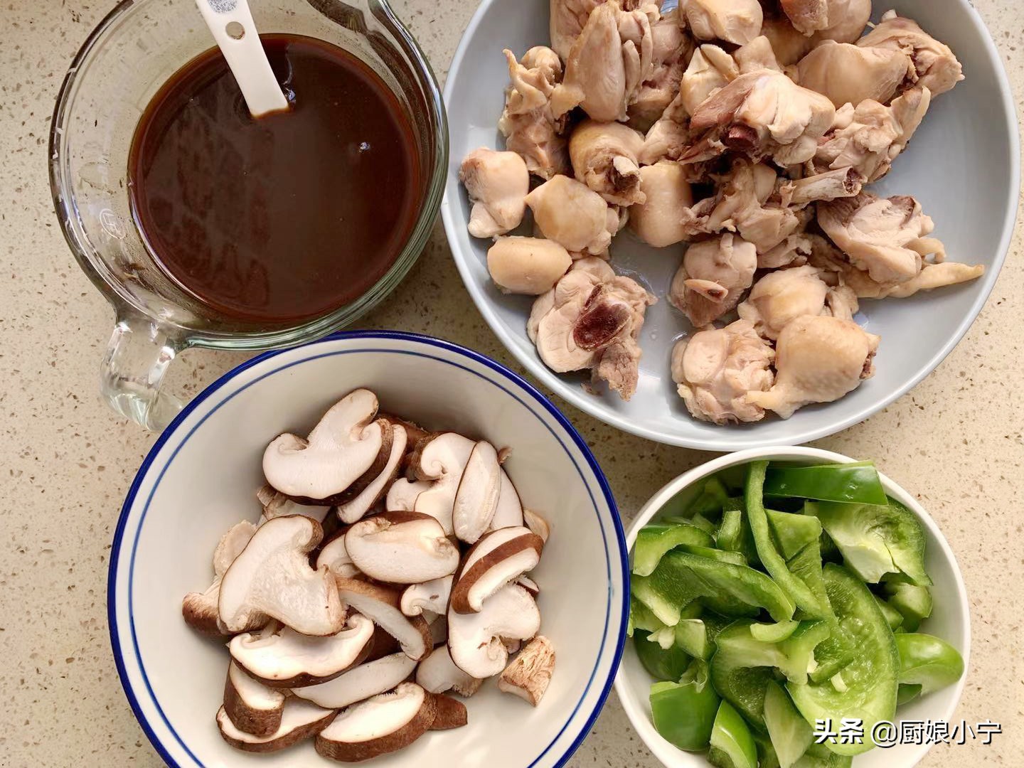 冷冻鸡肉怎样做才能嫩滑爽口,冰冻鸡肉焯水后怎么炒好吃