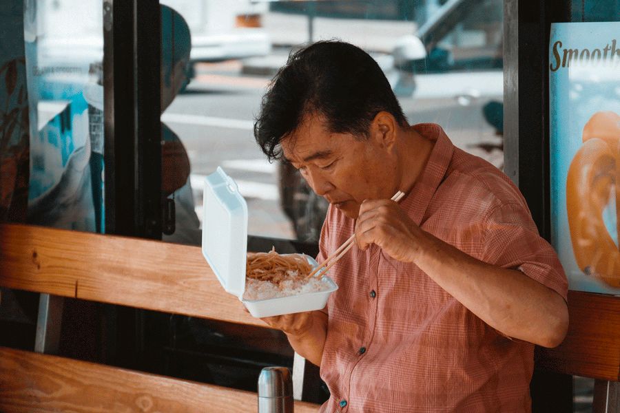 火车卧铺比硬座难买,火车硬卧为什么便宜