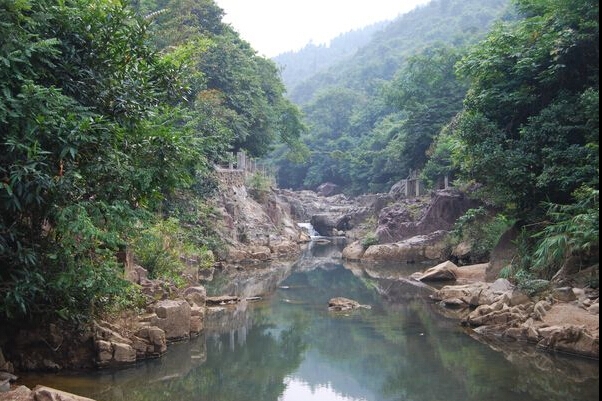 凤凰峡岭南小九寨原生态景区，素有“广东九寨沟”之美誉。不错吧
