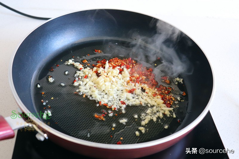 大厨教你酸菜怎么炒好吃,怎么做的酸菜又爽口又入味