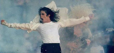 迈克尔杰克逊被误解的一生,迈克尔杰克逊惨痛的一生