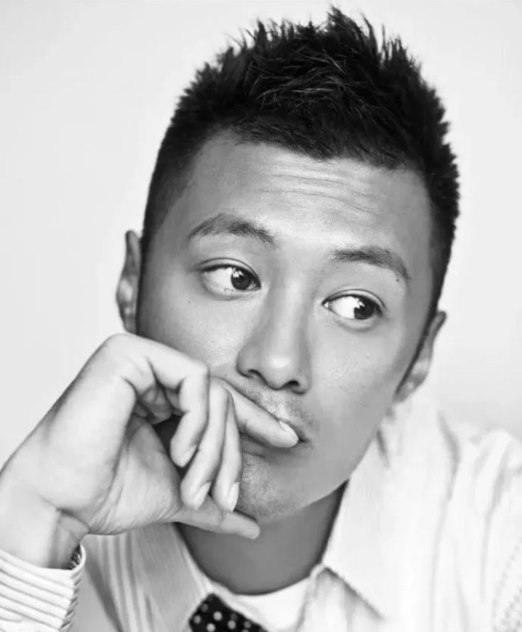 头发两边炸开怎么解决,头发顶部老是鼓起来怎么剪